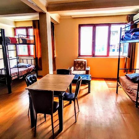 Masala Hostel Batoumi Extérieur photo