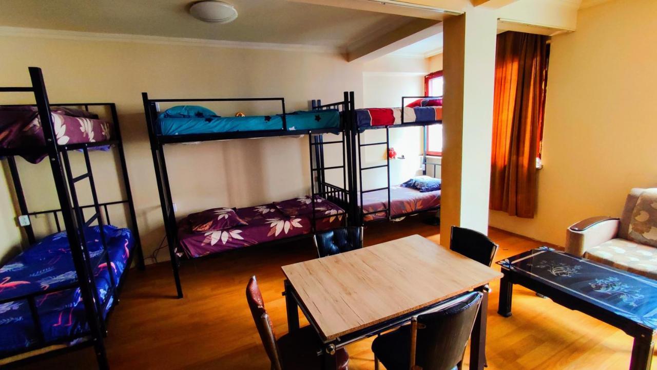 Masala Hostel Batoumi Extérieur photo