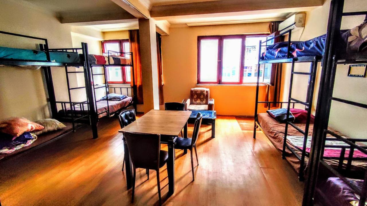 Masala Hostel Batoumi Extérieur photo
